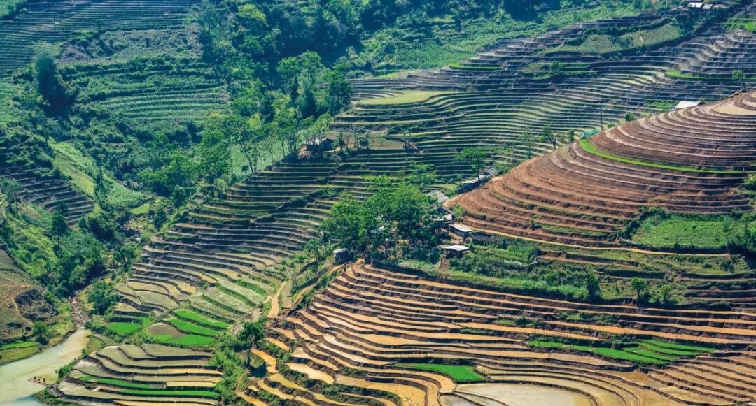 Hidden in the deep mountains of Vietnam, there is actually a 'French town'