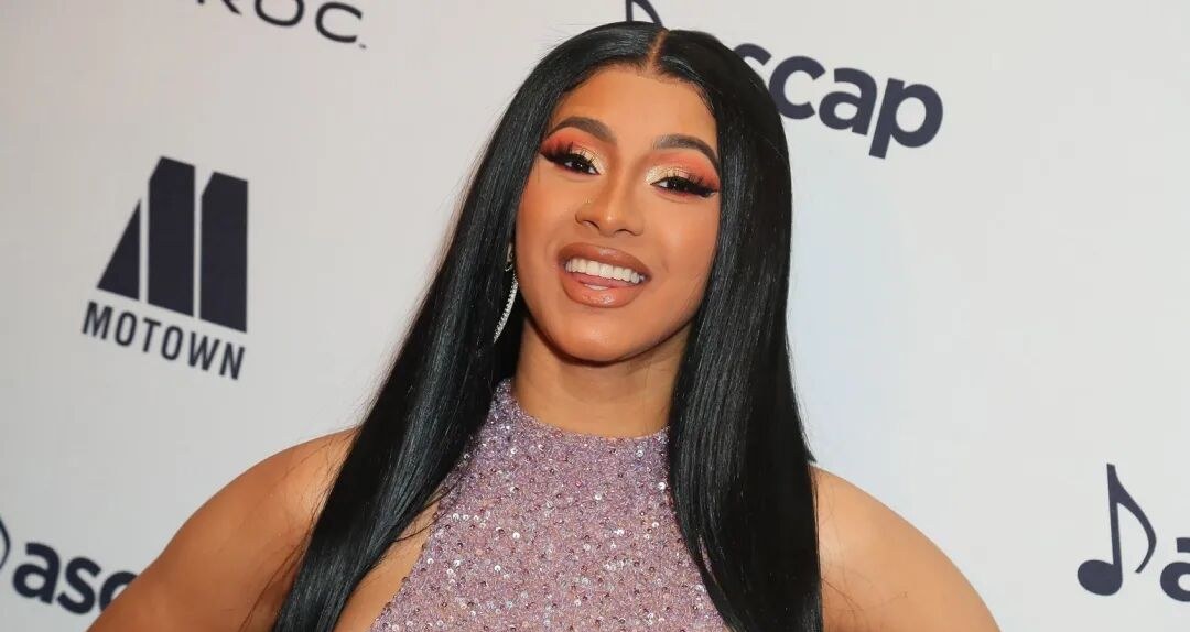 Cardi B's Love for Chinese Food Cracks Up the Internet! Wildly Promoting Milk Tea, Asians Can Live to 140 Because of This!