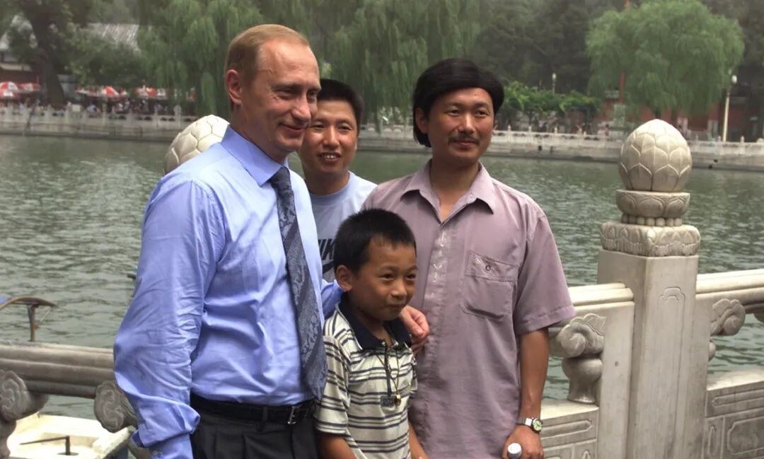 Putin Meets Again with 'Chinese Boy' He Photographed with at Beihai Park 26 Years Ago